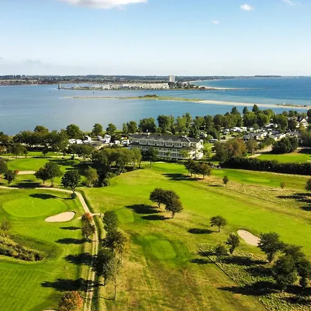 Golf 'n Wave Aktivresort Отель Фемарн
